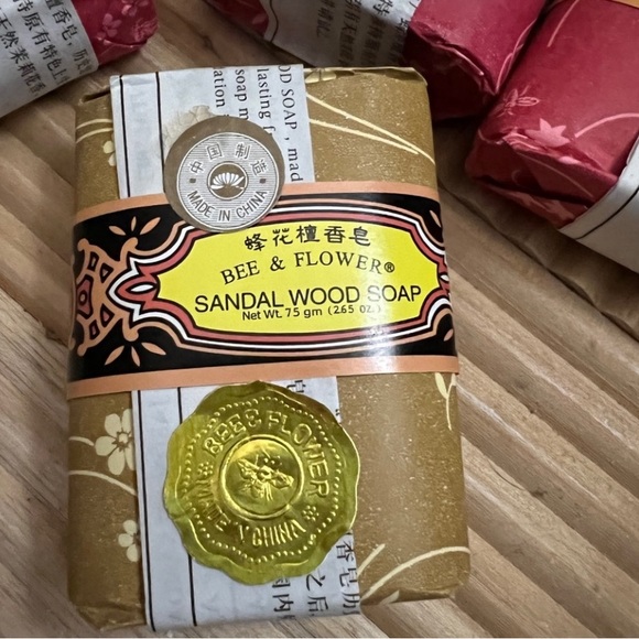 Bee & Flower Soap and Sachet Bundle Rose Sandalwood Floral 4 Bars Sealed Pkgs - Picture 6 of 12